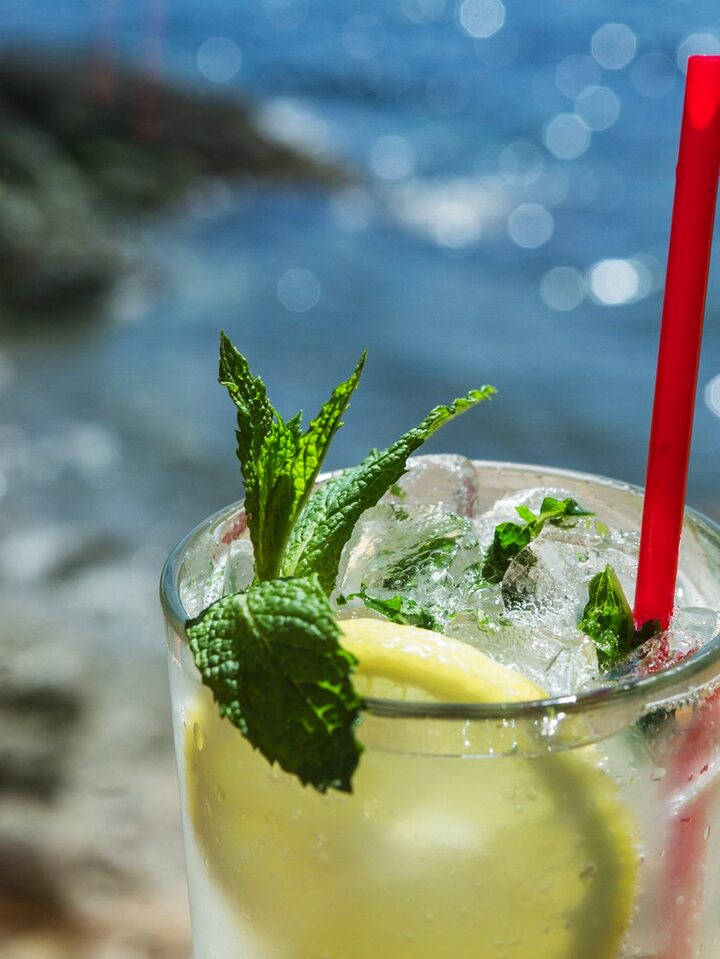 A mint and lemon drink at the window, the sea behind it